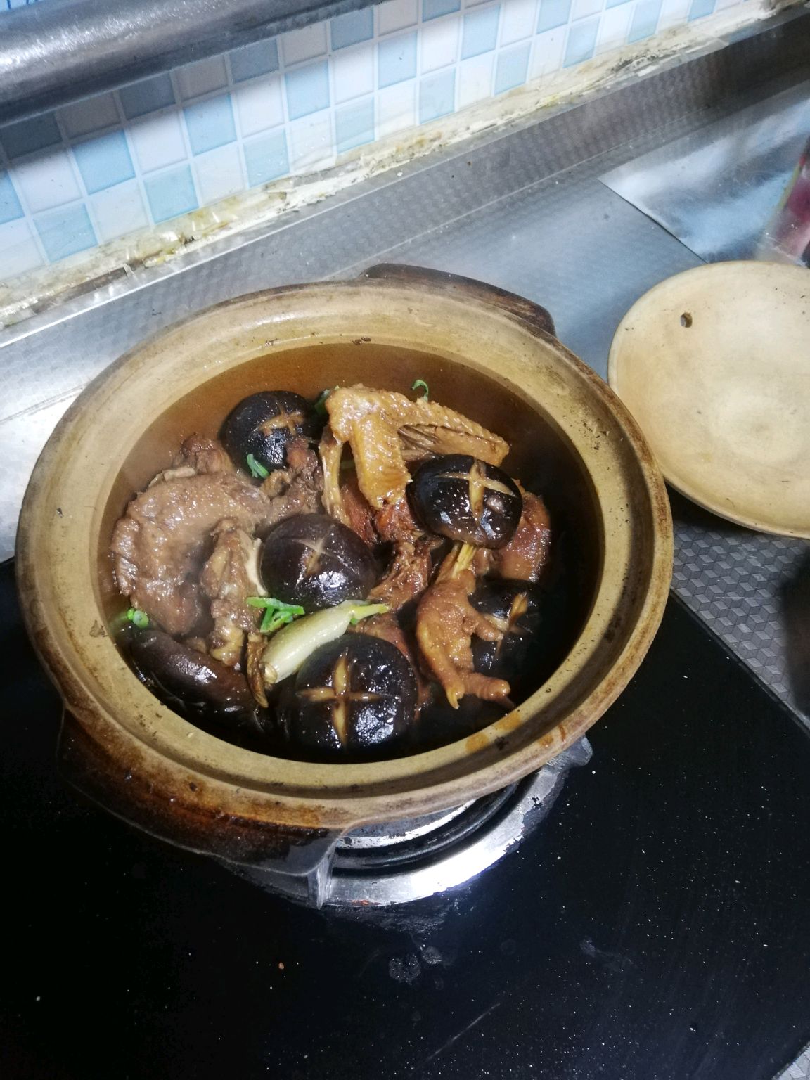 砂锅香菇炖土鸡
