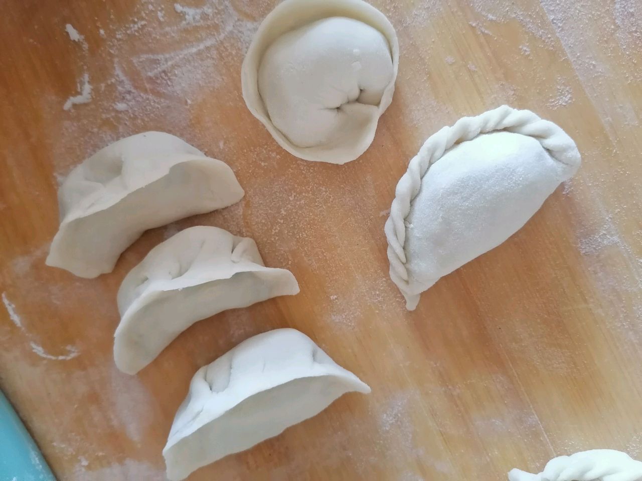 扇贝边韭菜蛋饺