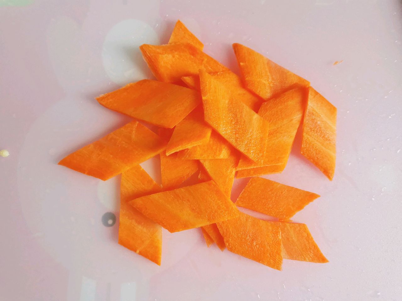 扇贝丁炒蒜苔，鲜嫩可口下饭菜