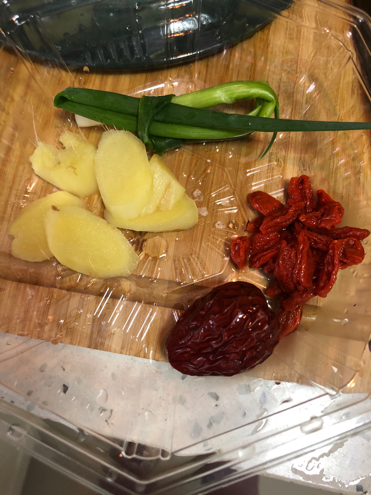 山药虫草花炖老母鸡汤