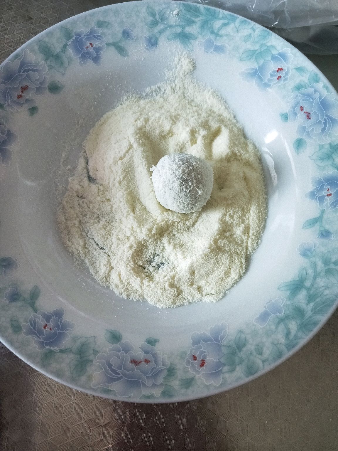 山药火龙果雪花球，紫薯雪花球