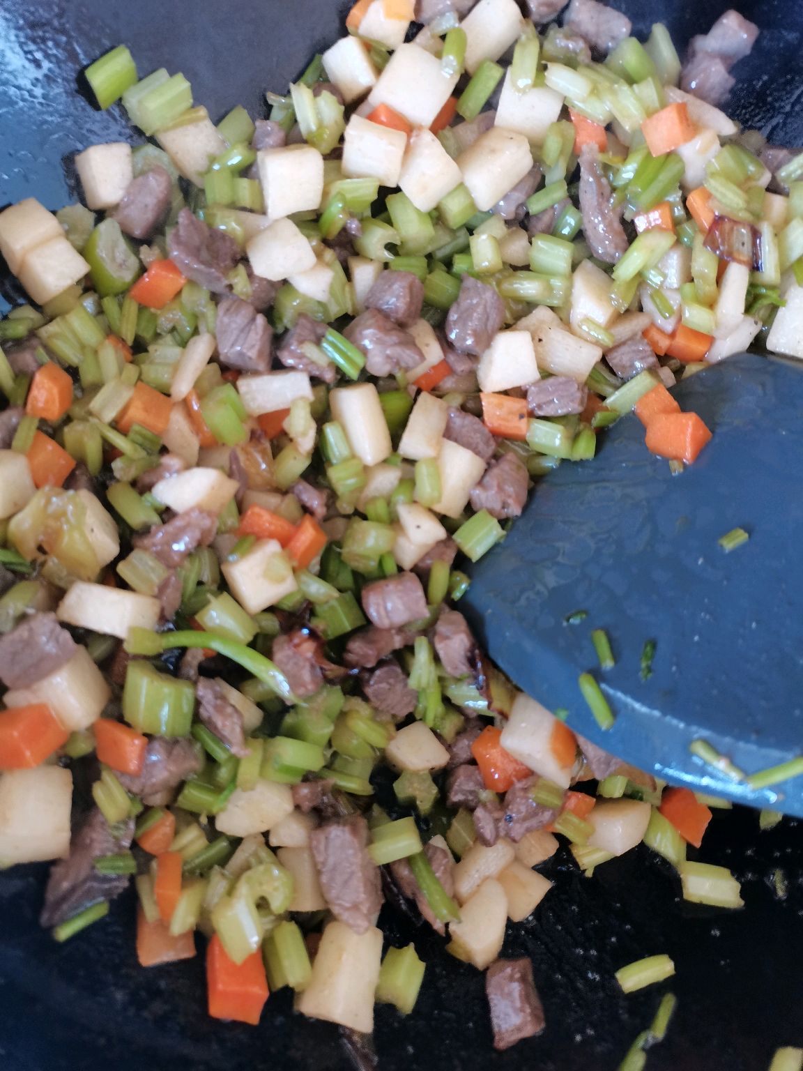 山药香芹牛肉粒