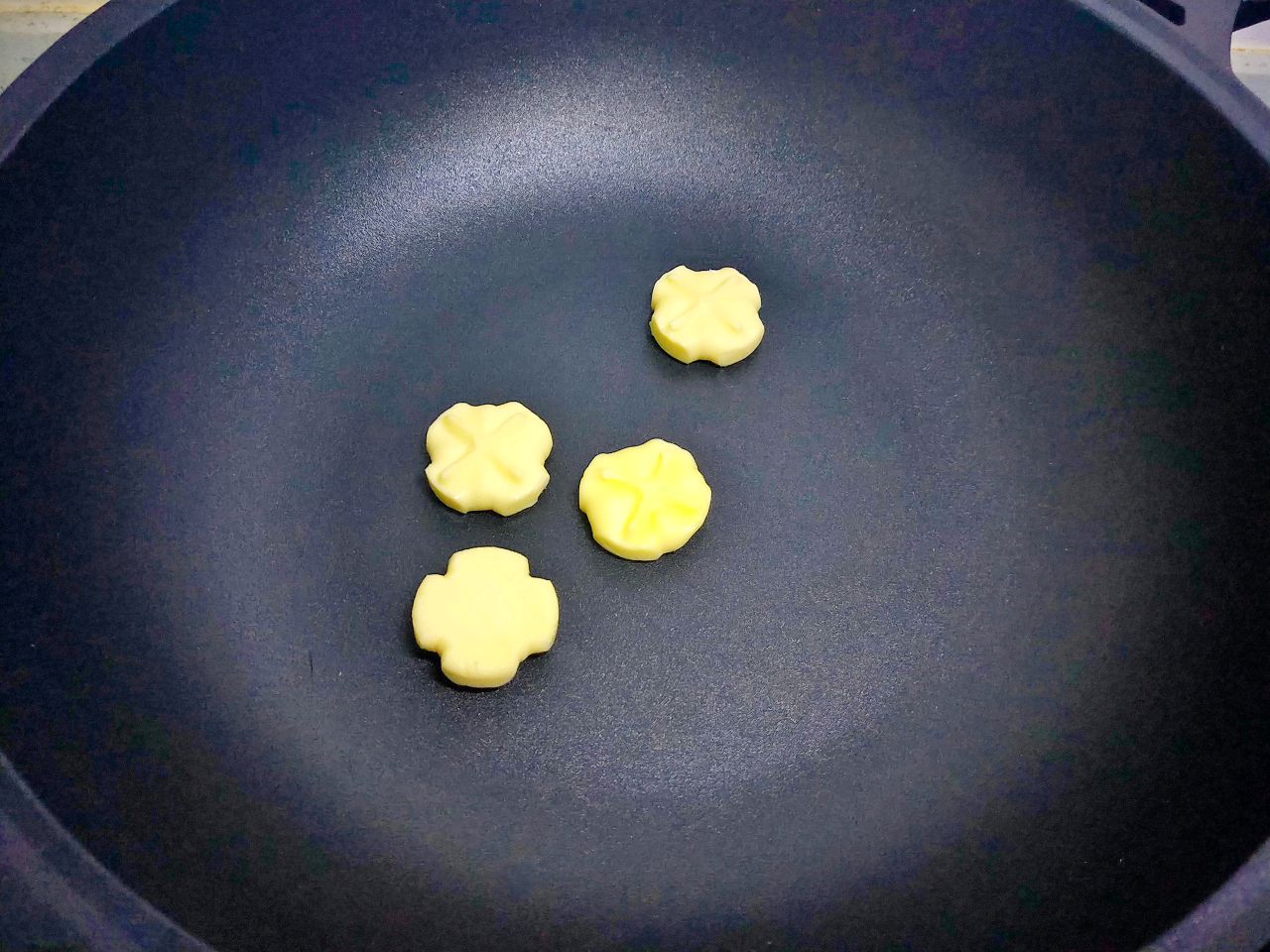 山楂牛轧球
