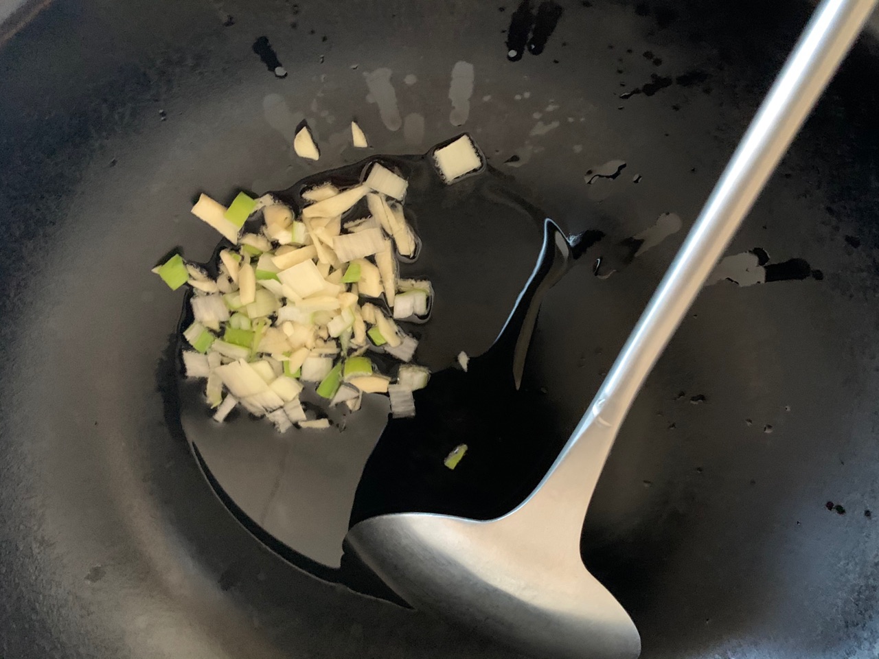 上海青炒油豆腐