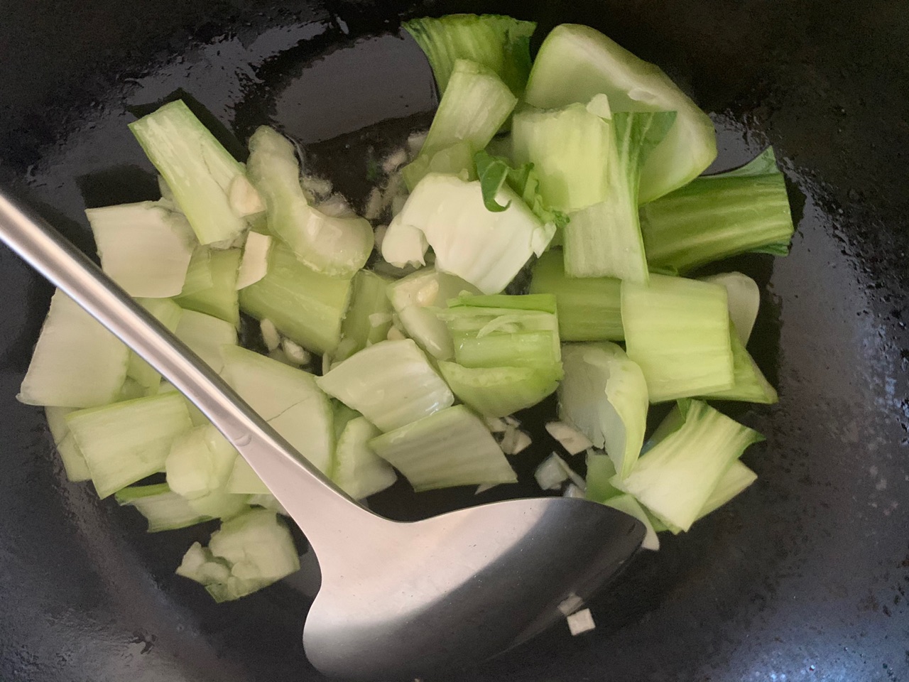 上海青炒油豆腐