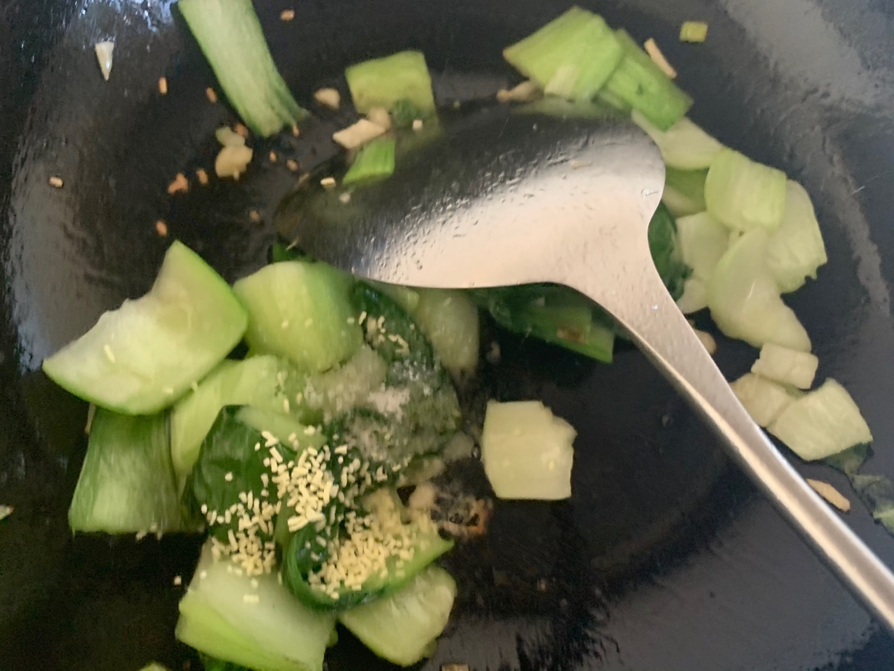 上海青炒油豆腐