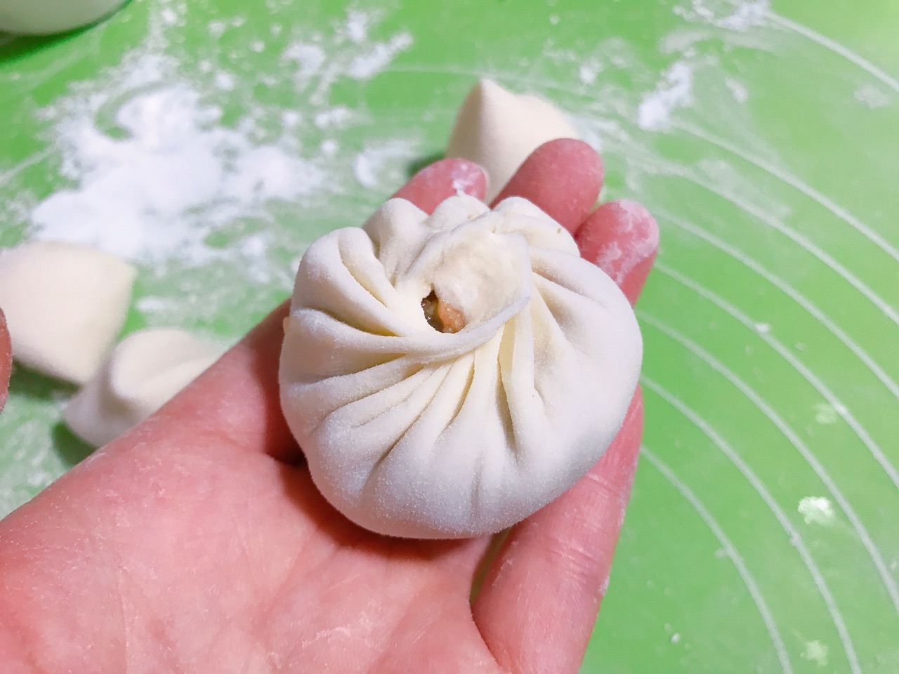 上海特色灌汤小笼包