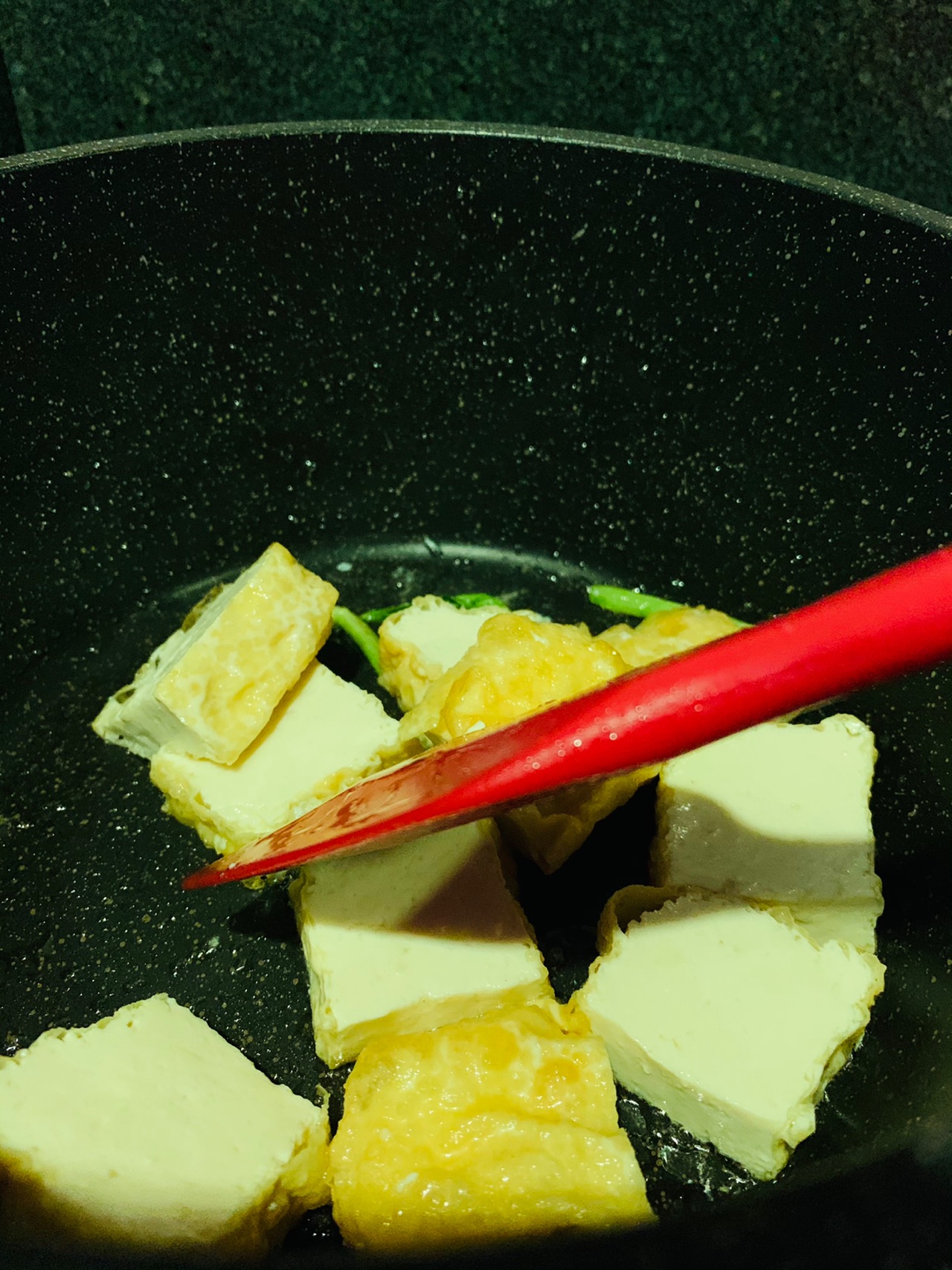 上桌秒光的家常油豆腐