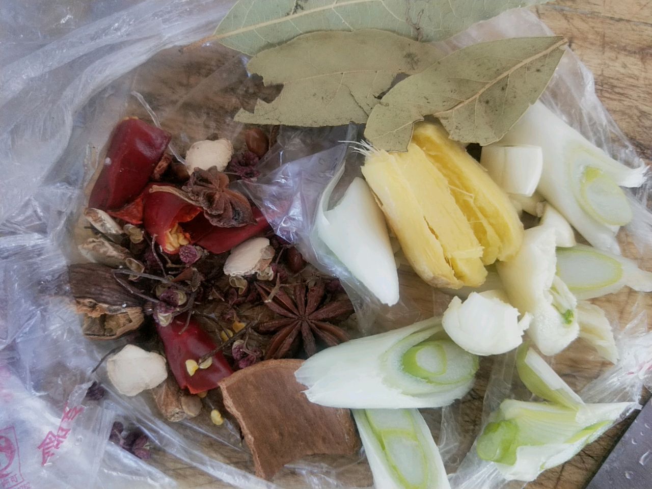烧卤猪手(秘制烧卤料，美容解馋，好吃不上火）