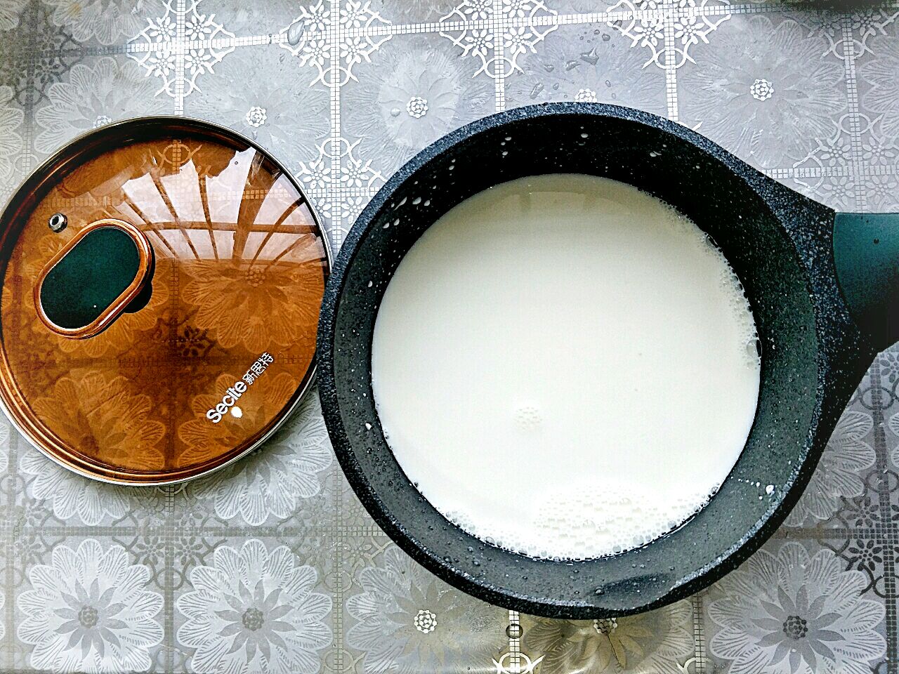 圣诞蜜汁果味奶