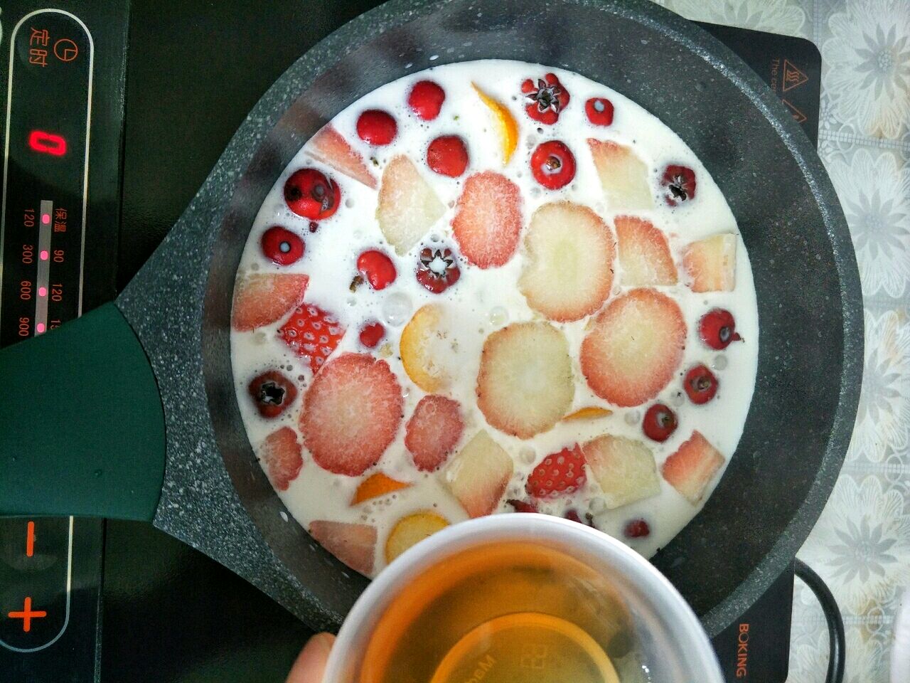 圣诞蜜汁果味奶