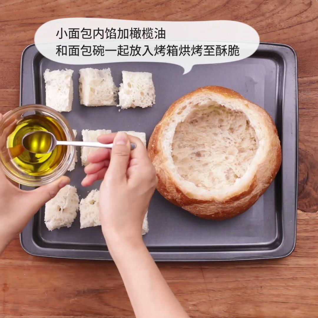 圣诞奶油浓汤面包碗