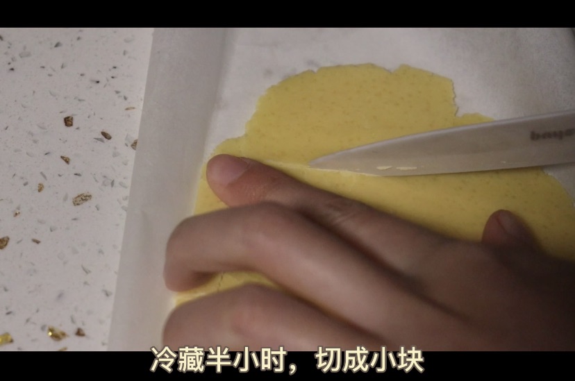 圣诞泡芙塔：它会闪闪发光哦～