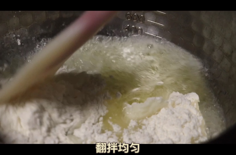 圣诞泡芙塔：它会闪闪发光哦～
