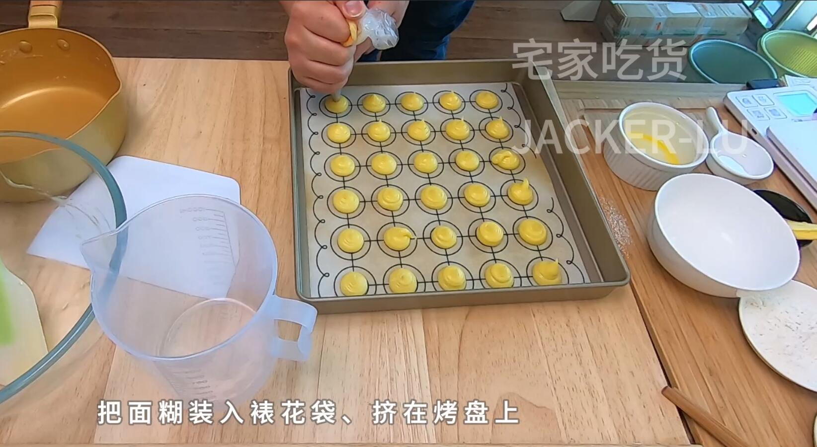 圣诞双色泡芙塔,高颜值外表,超甜蜜的奶油,酥脆的泡芙。