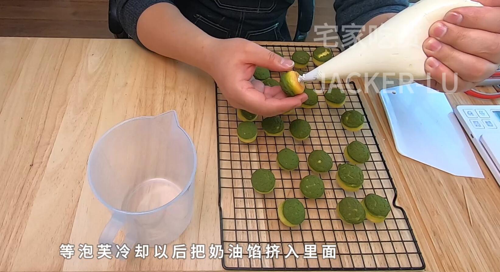 圣诞双色泡芙塔,高颜值外表,超甜蜜的奶油,酥脆的泡芙。