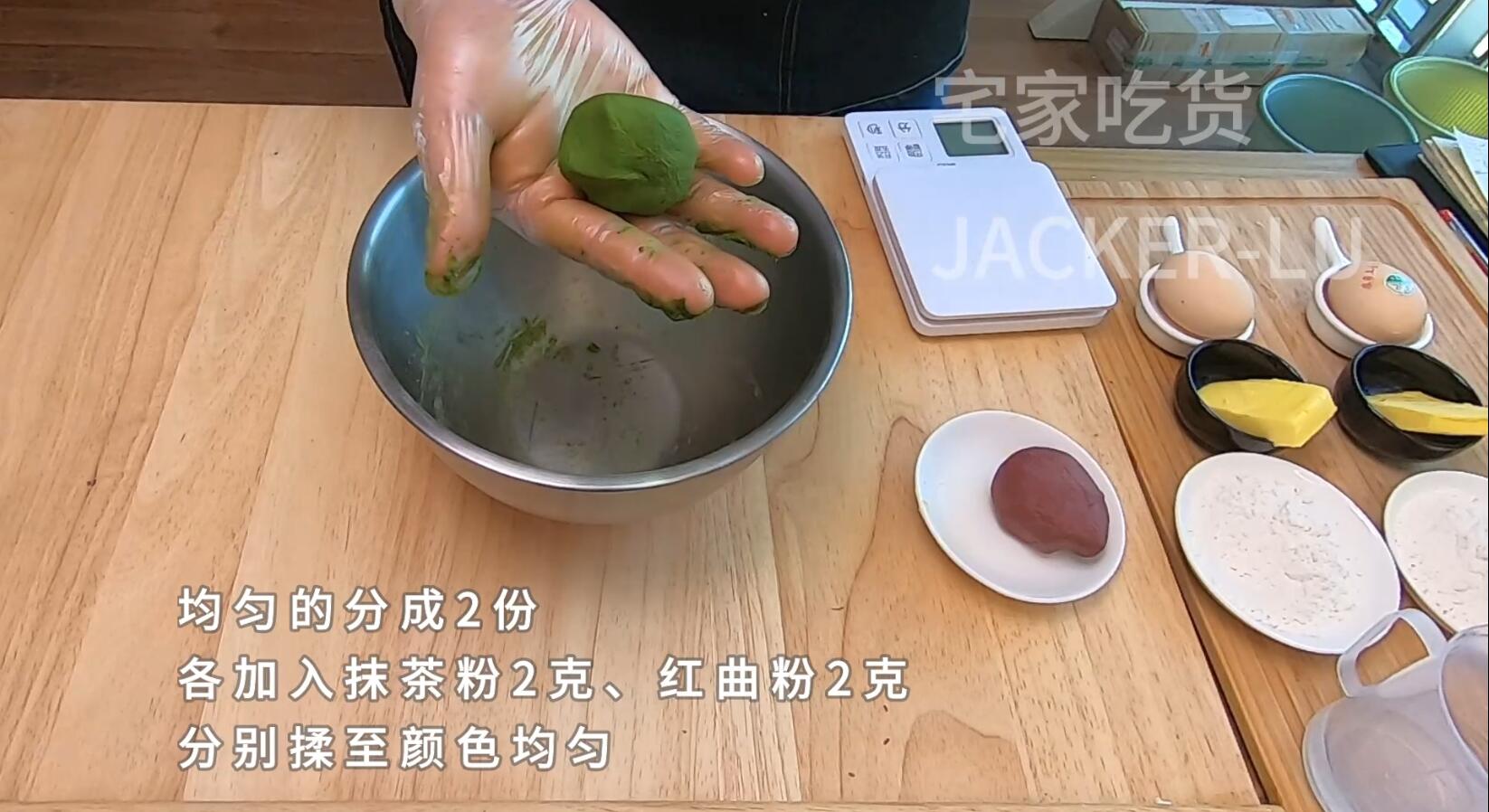 圣诞双色泡芙塔,高颜值外表,超甜蜜的奶油,酥脆的泡芙。