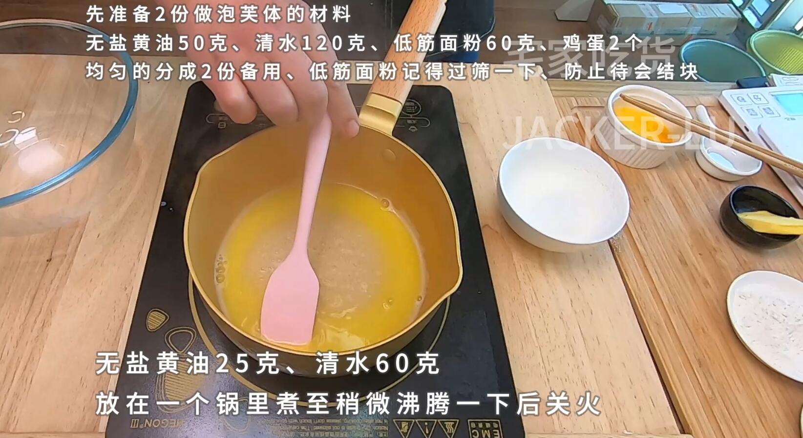 圣诞双色泡芙塔,高颜值外表,超甜蜜的奶油,酥脆的泡芙。