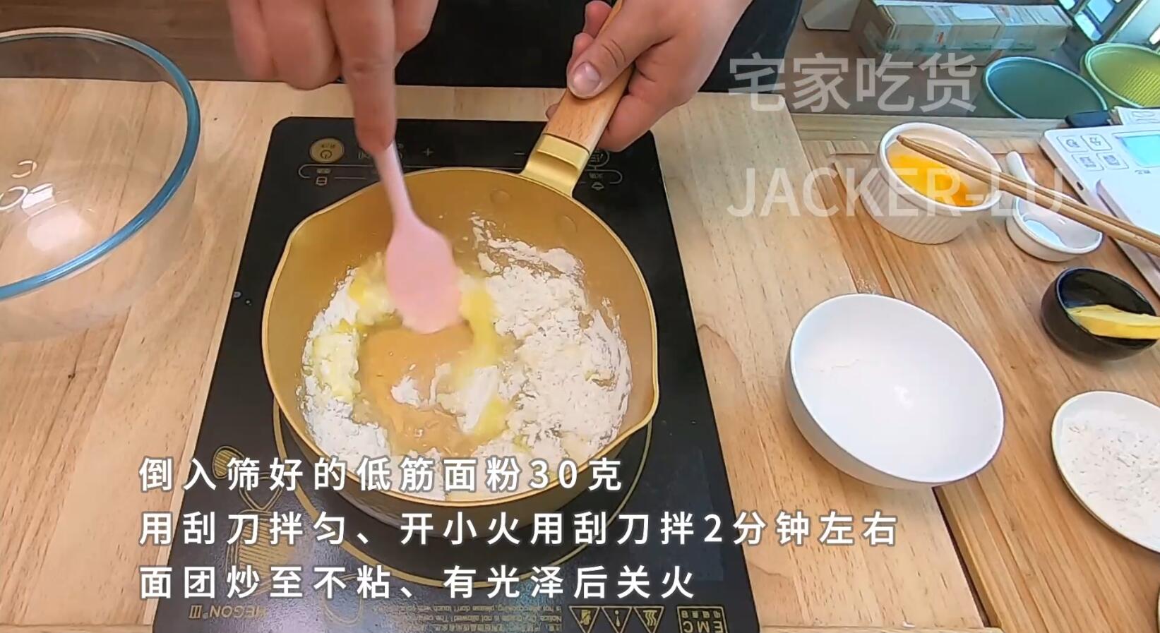 圣诞双色泡芙塔,高颜值外表,超甜蜜的奶油,酥脆的泡芙。