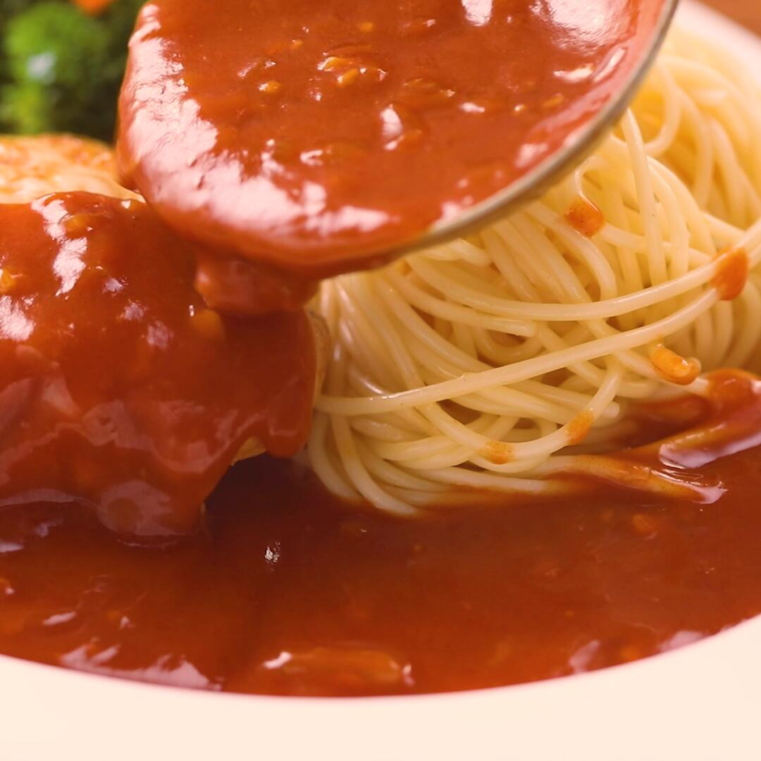 圣诞香煎鸡腿红烩意面