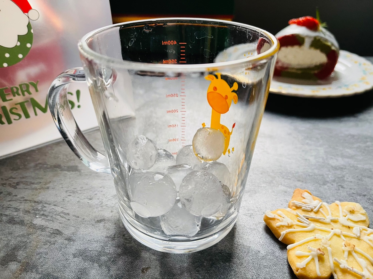 圣诞饮品，草莓雪碧益生菌