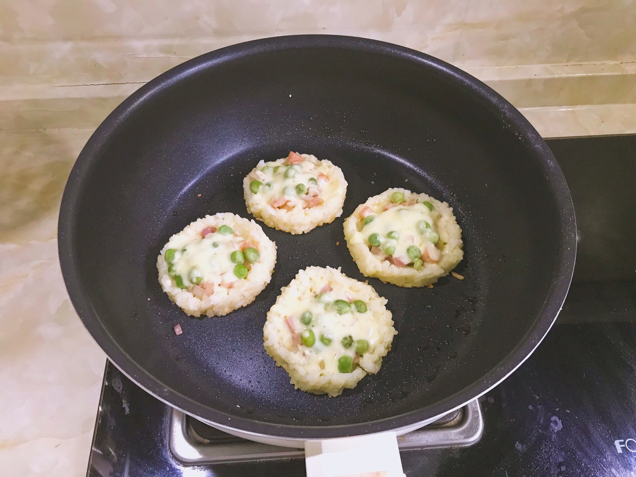 剩饭好去处【米饭披萨】平底锅就搞定