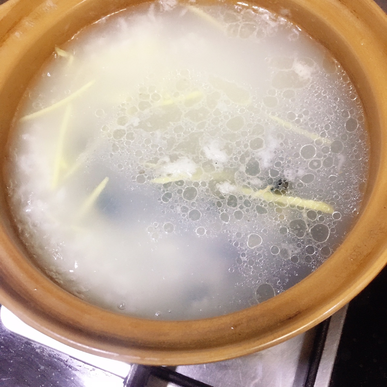 剩米饭快手皮蛋瘦肉粥