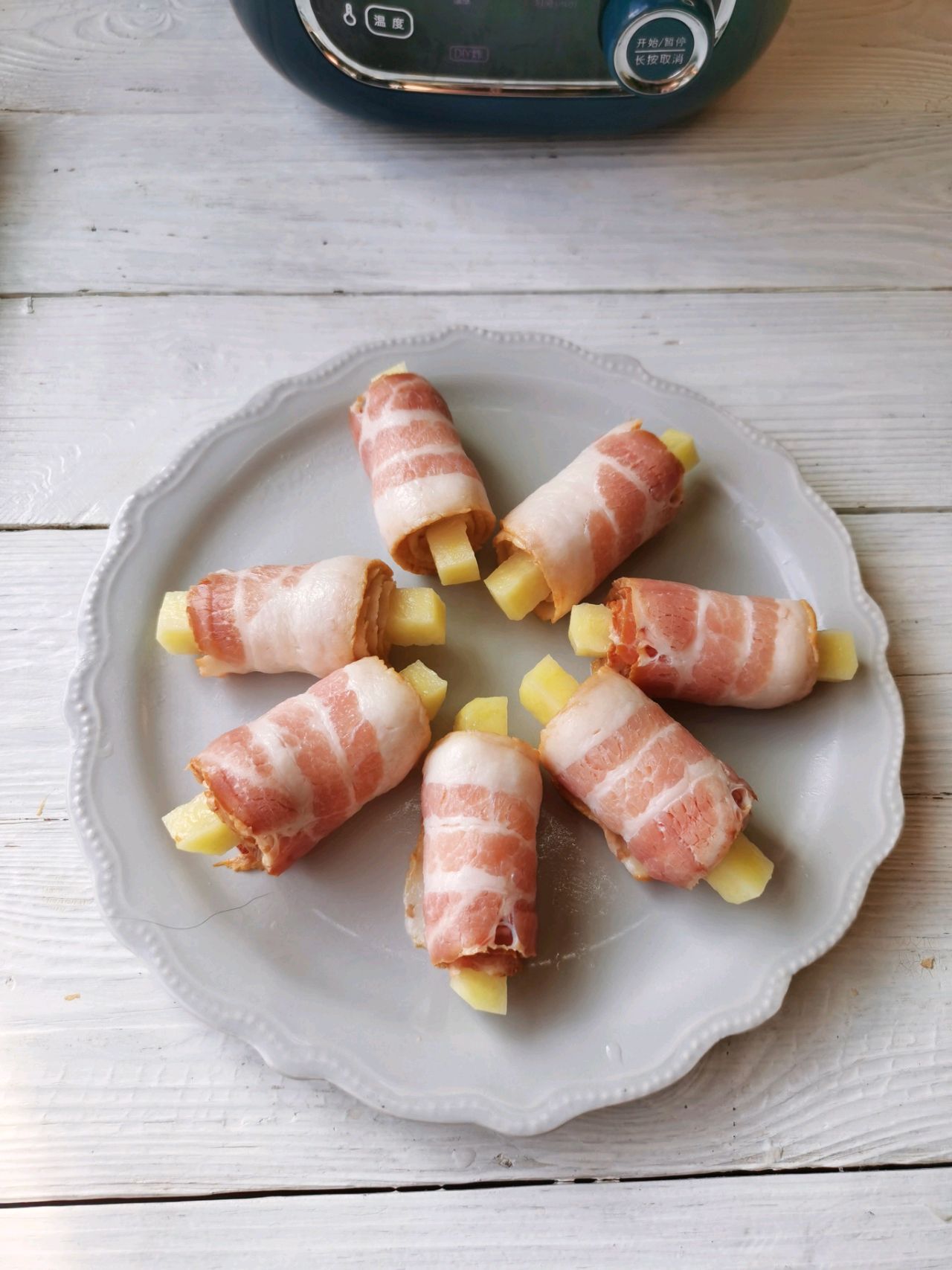 十分钟就能搞定的美食～培根土豆卷