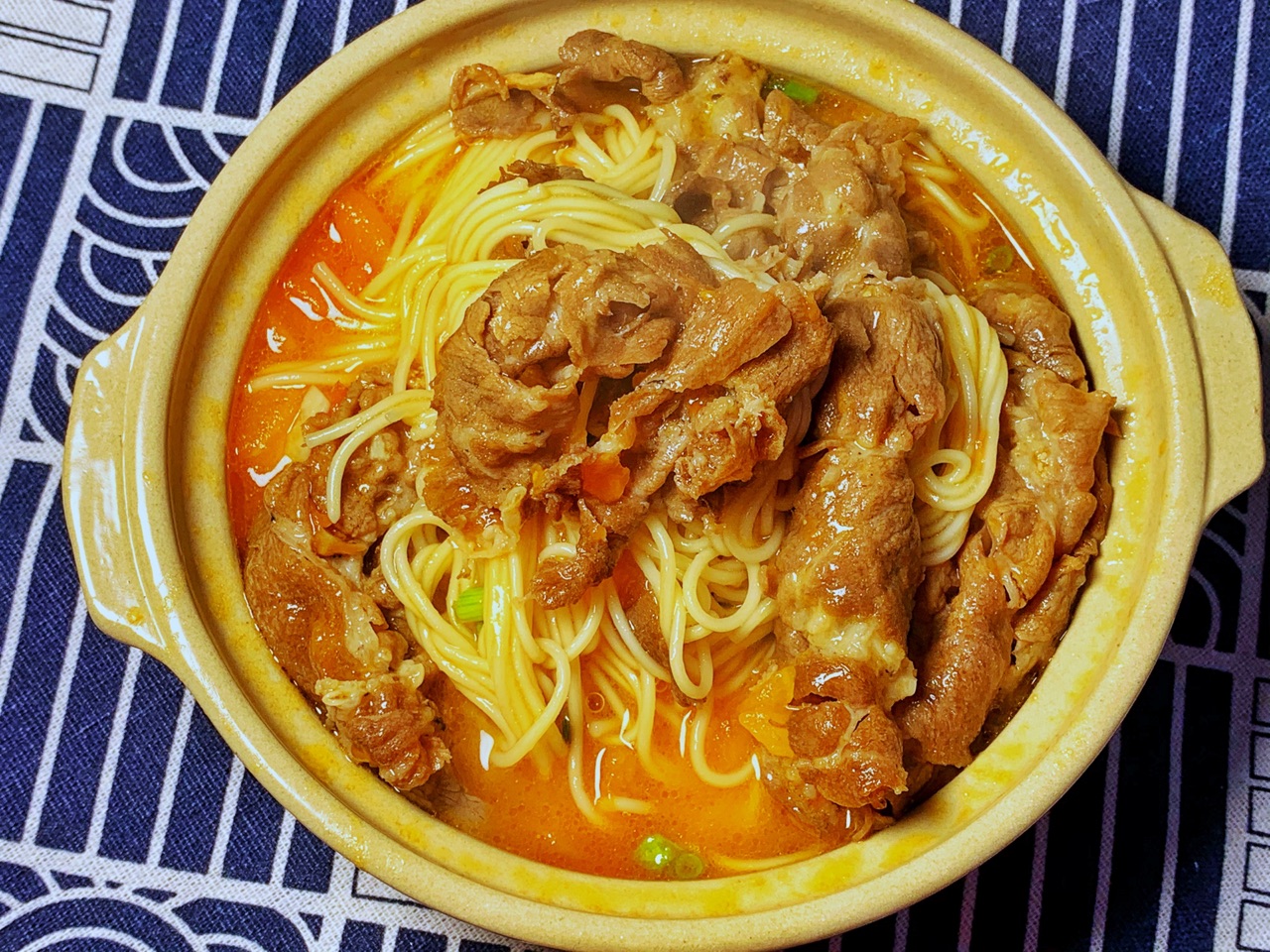 十分钟快手酸汤肥牛面