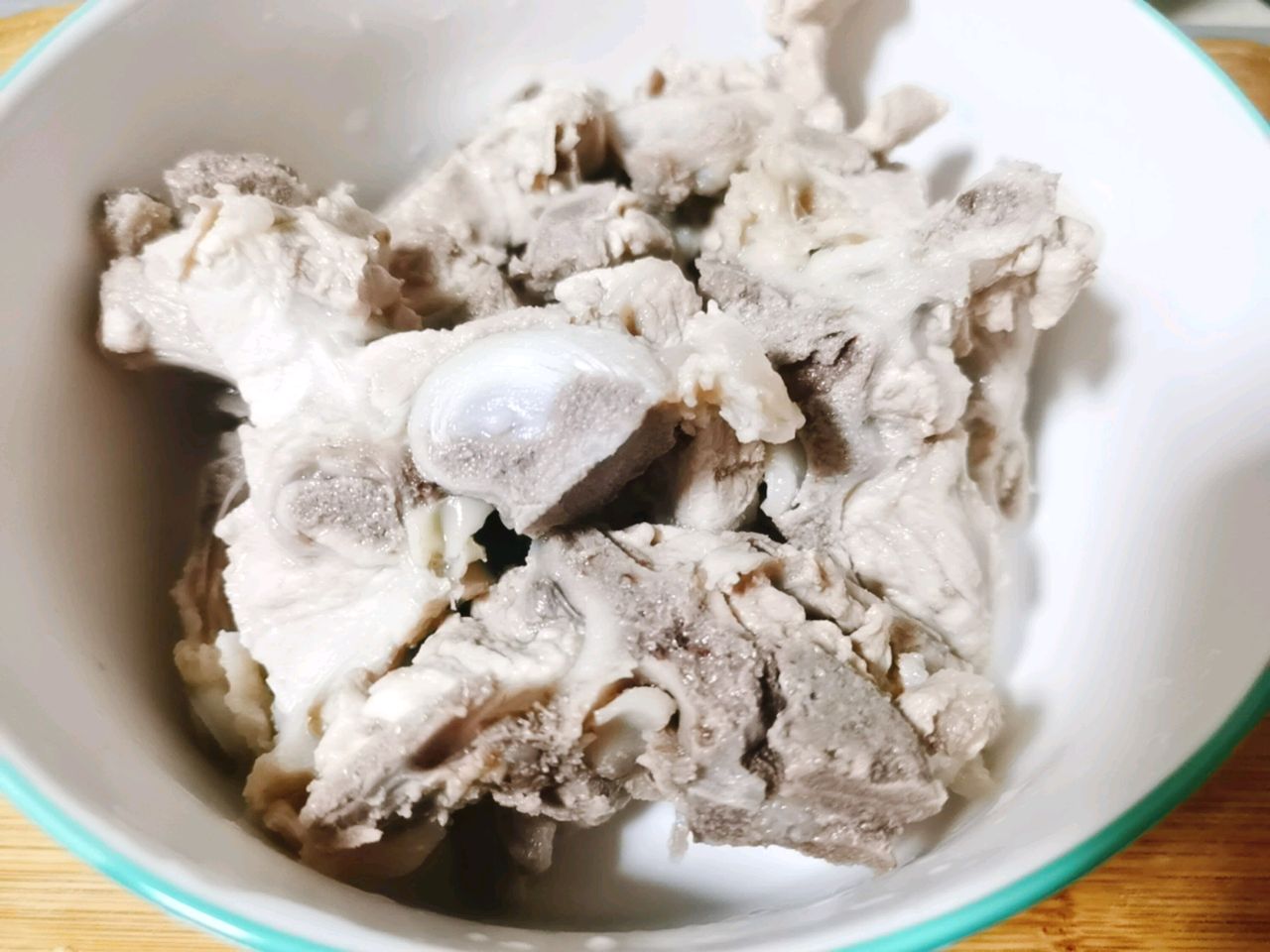 石斛鲍鱼龙骨汤