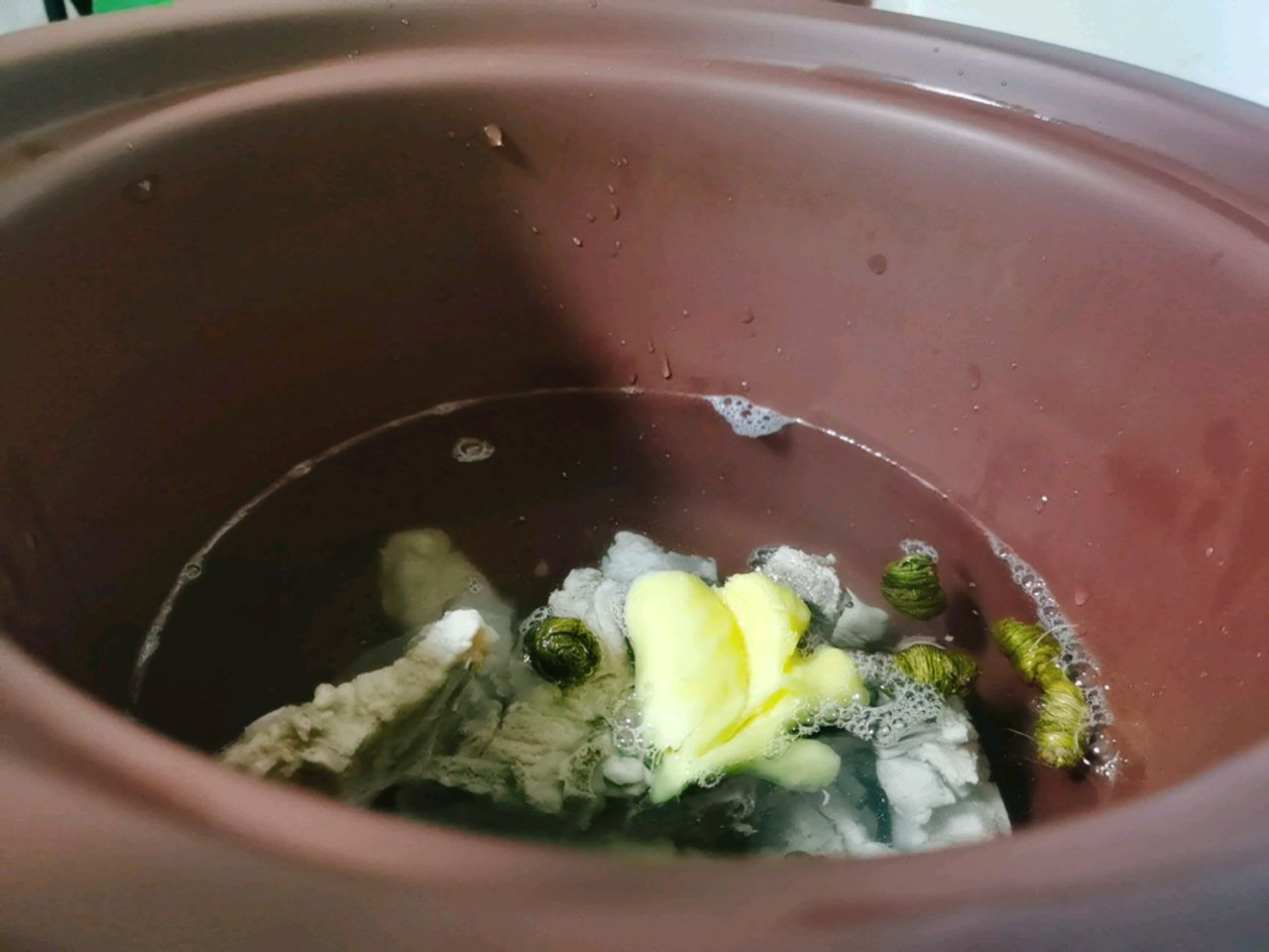 石斛鲍鱼龙骨汤