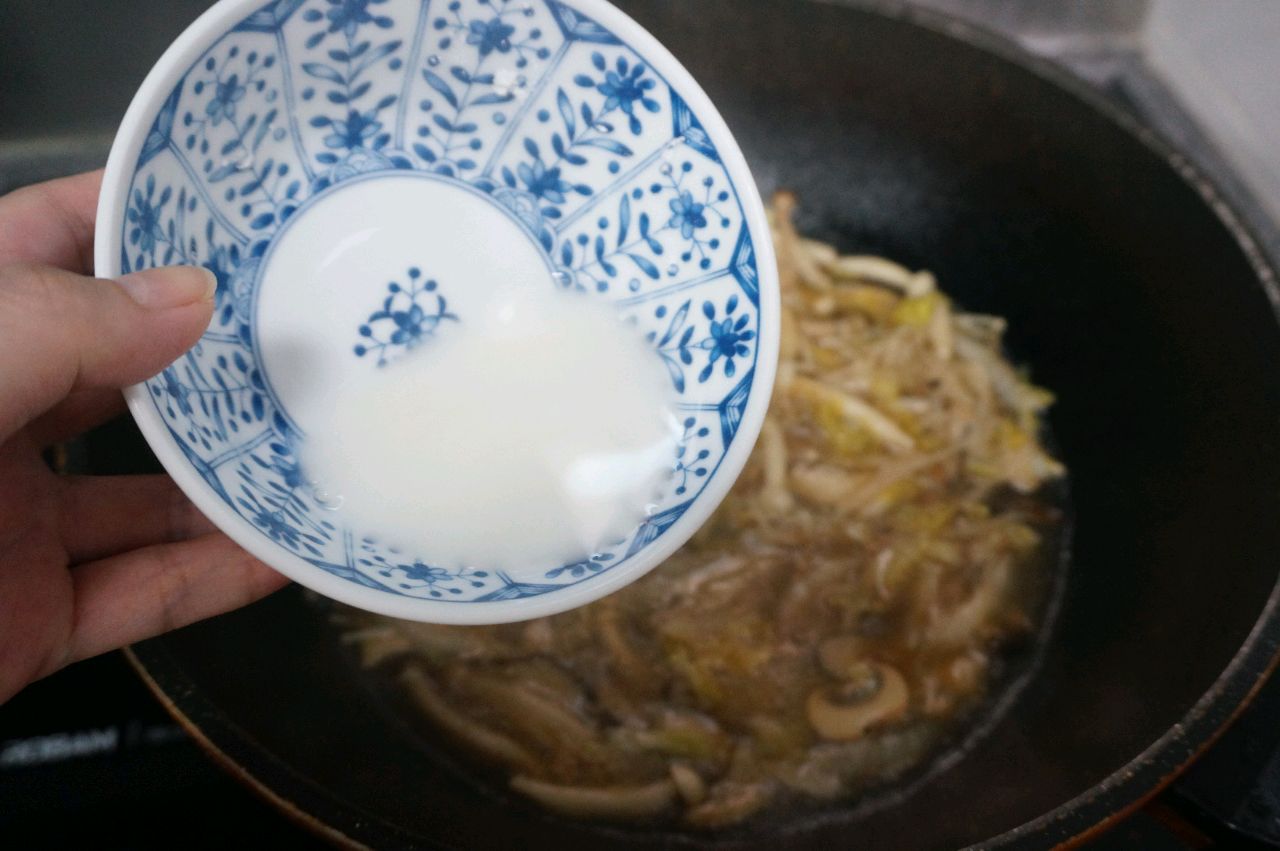 什锦菌菇烩面