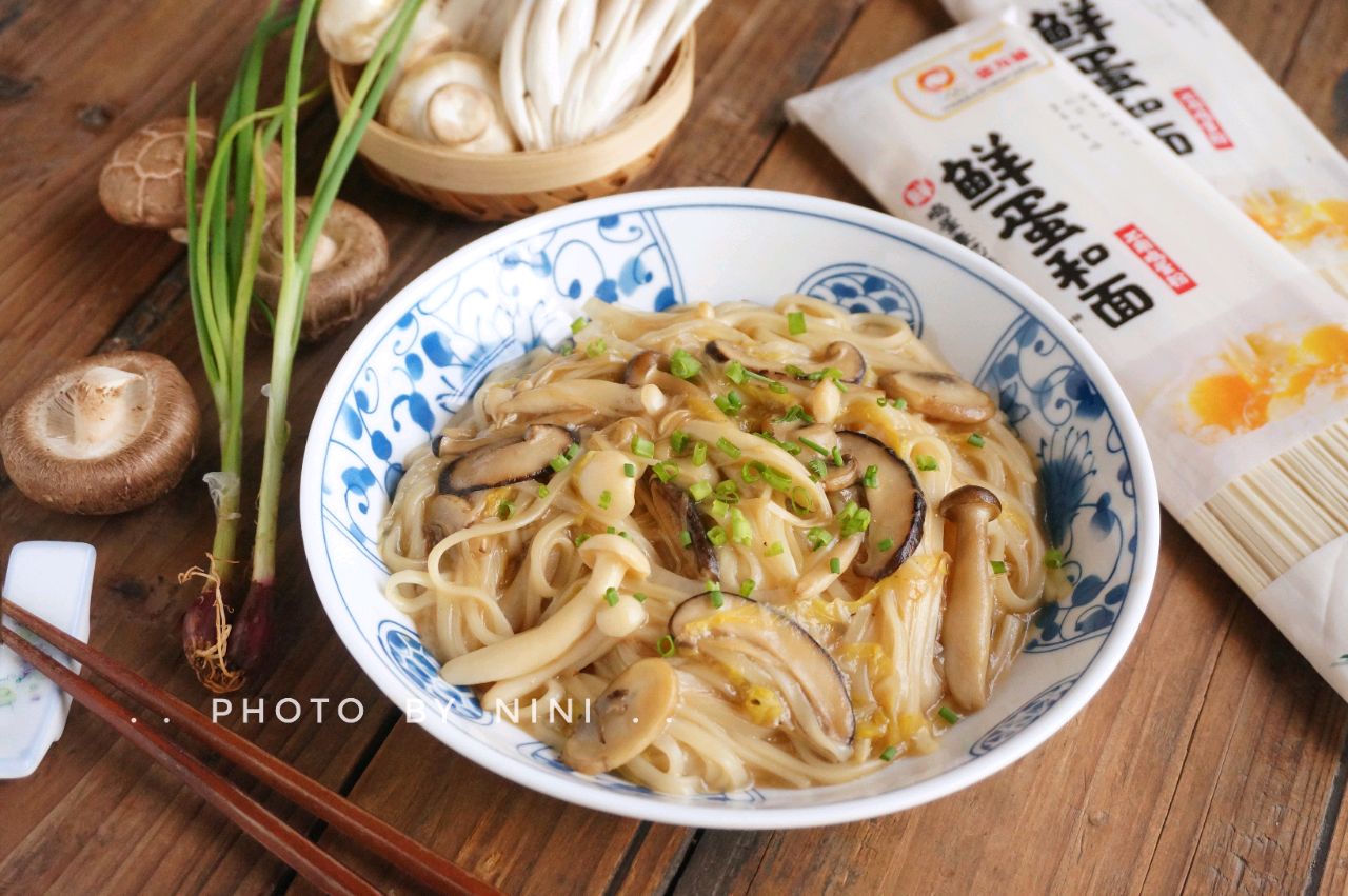 什锦菌菇烩面