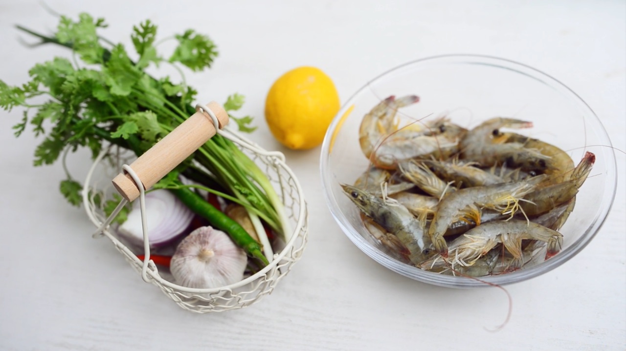 视频菜谱｜酸辣柠檬虾