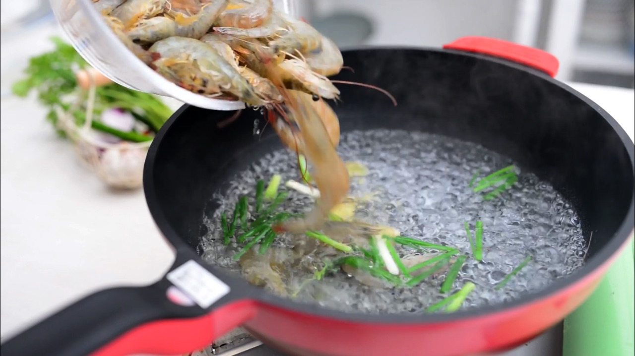 视频菜谱｜酸辣柠檬虾