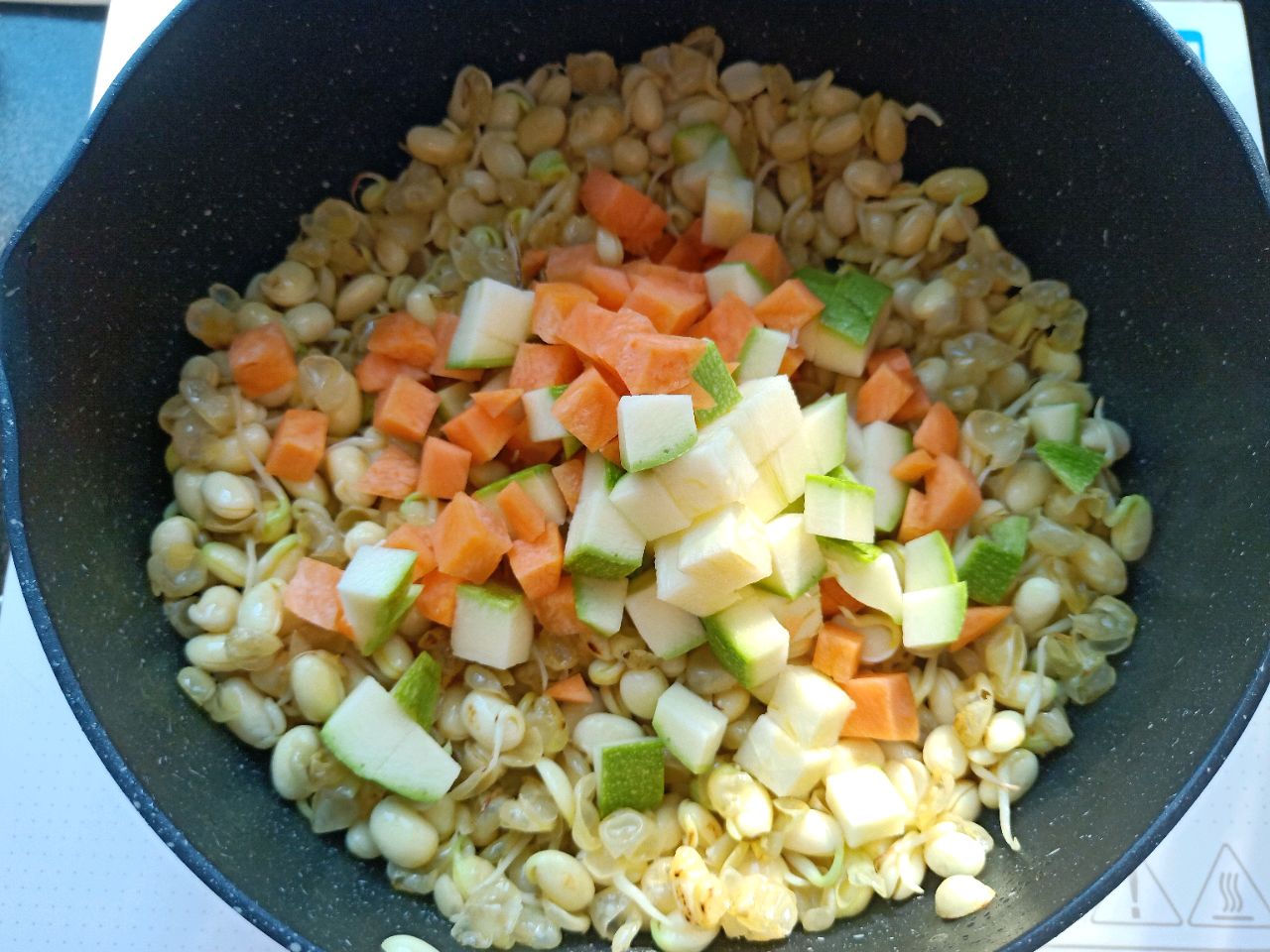 时蔬炒豆芽