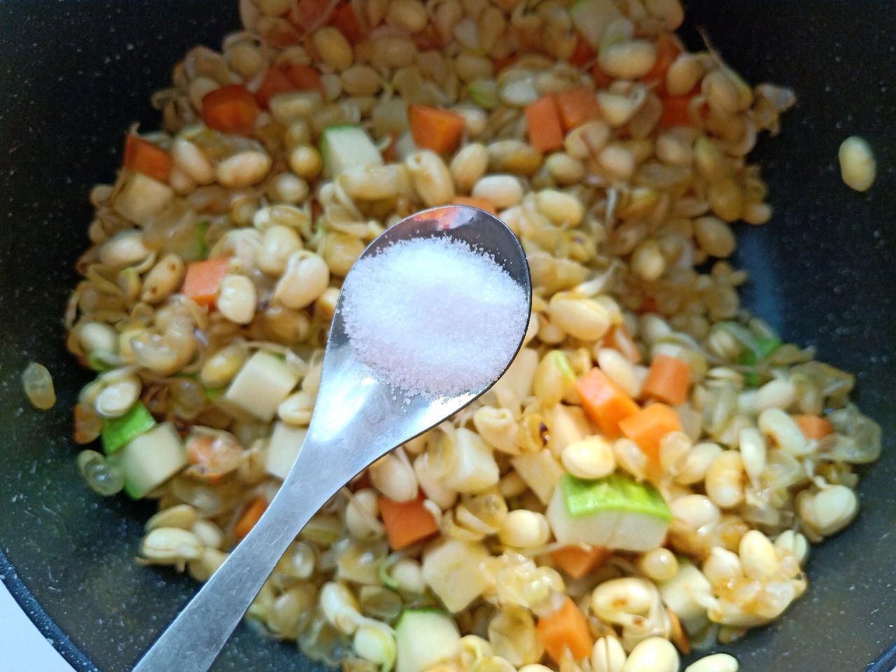 时蔬炒豆芽