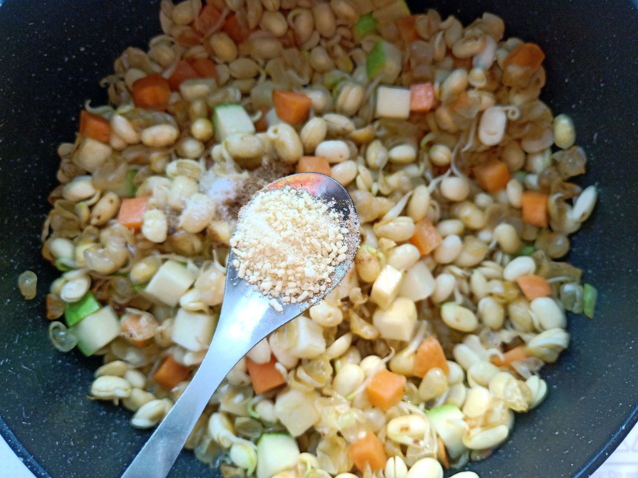 时蔬炒豆芽