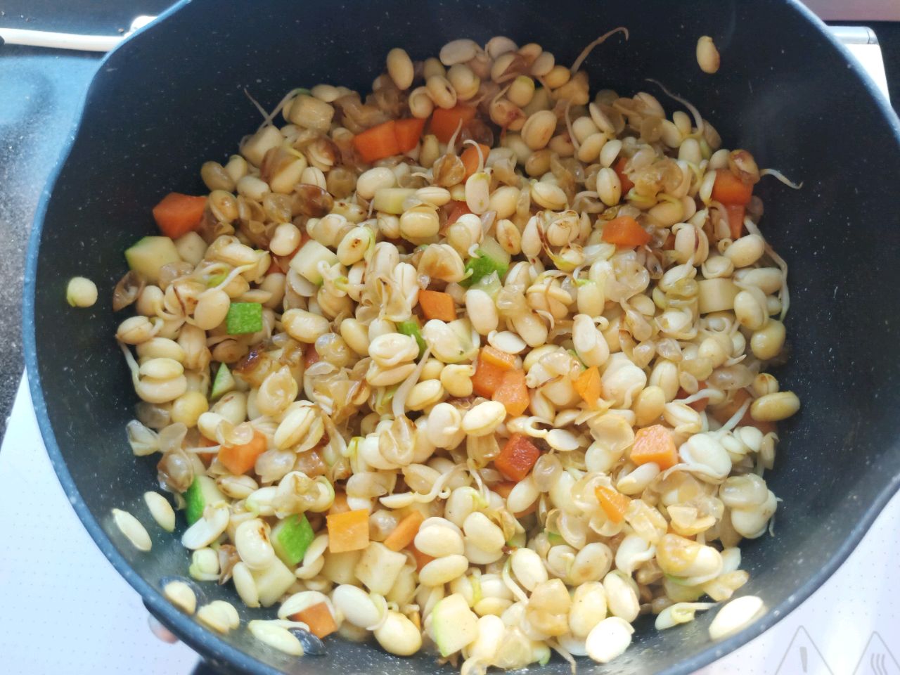 时蔬炒豆芽
