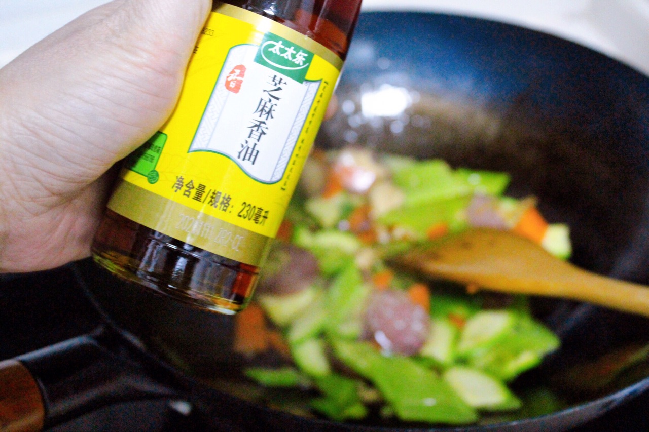 时蔬炒腊肠