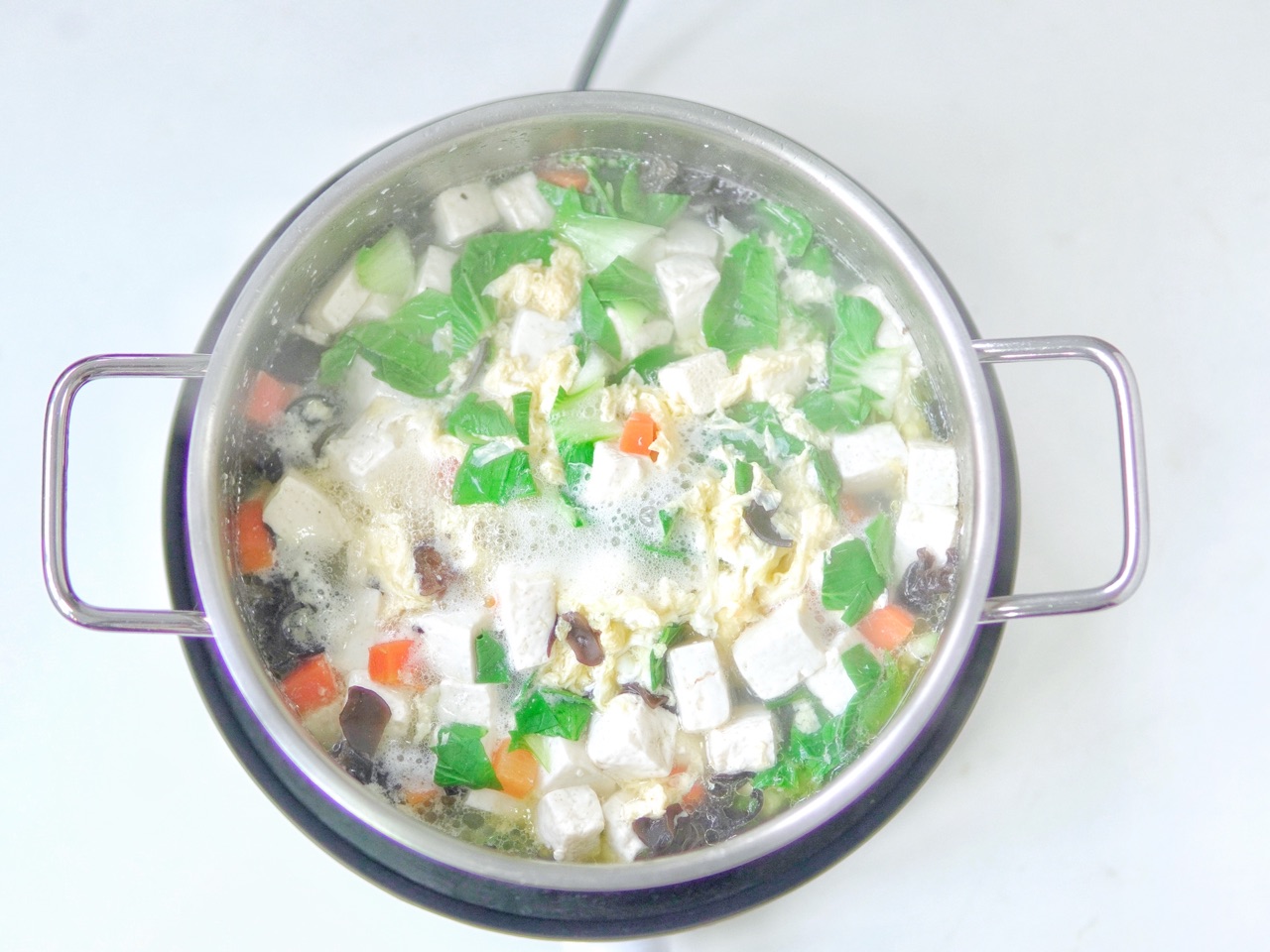 时蔬豆腐汤