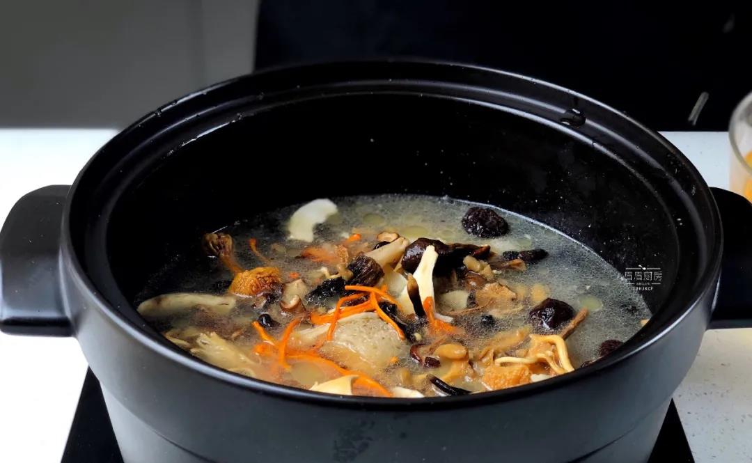 十味菌菇鸡汤