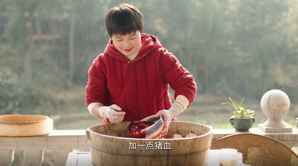 手把手教你做湖南特色猪血丸子，用柴火熏制7天，外焦里嫩超好吃