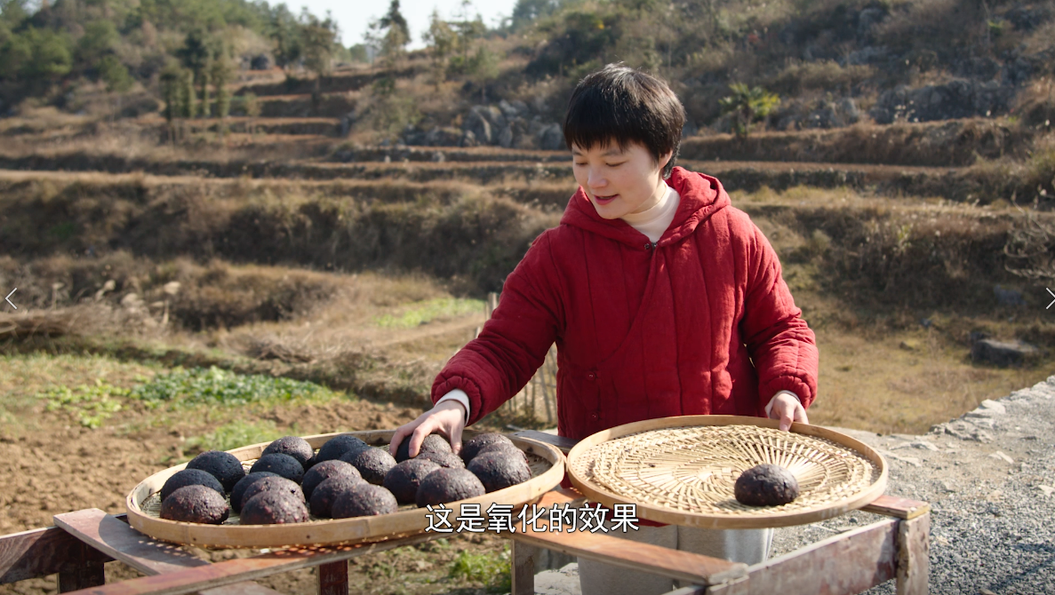 手把手教你做湖南特色猪血丸子，用柴火熏制7天，外焦里嫩超好吃