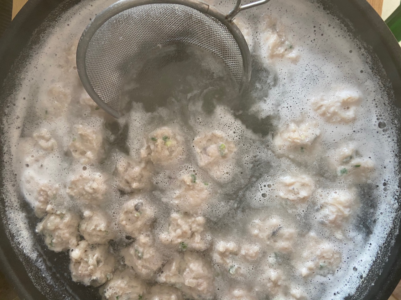 手打鲮鱼球