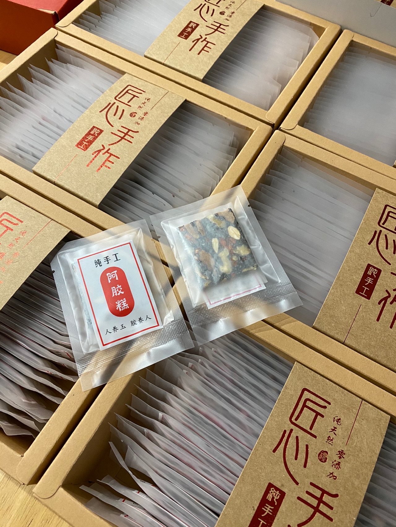 手工熬制阿胶糕