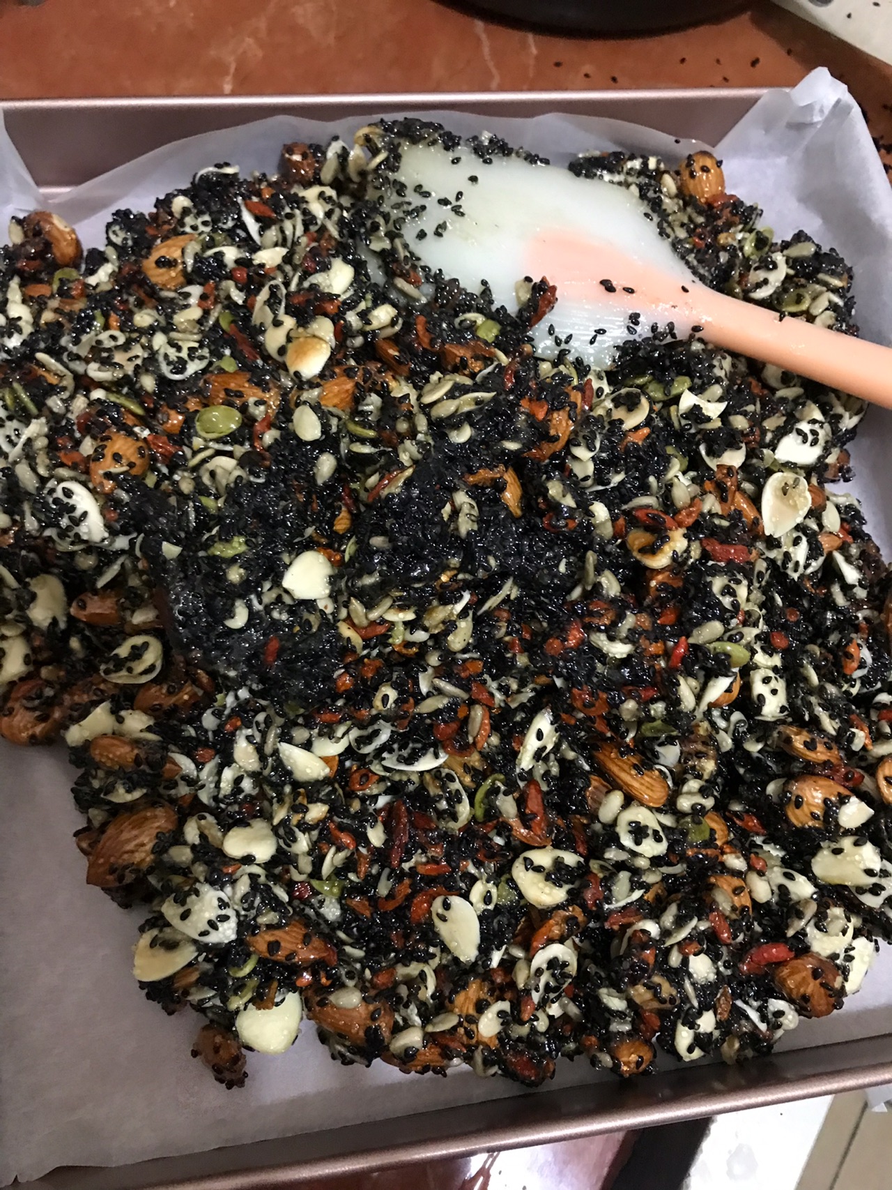 手工新年果仁糖果