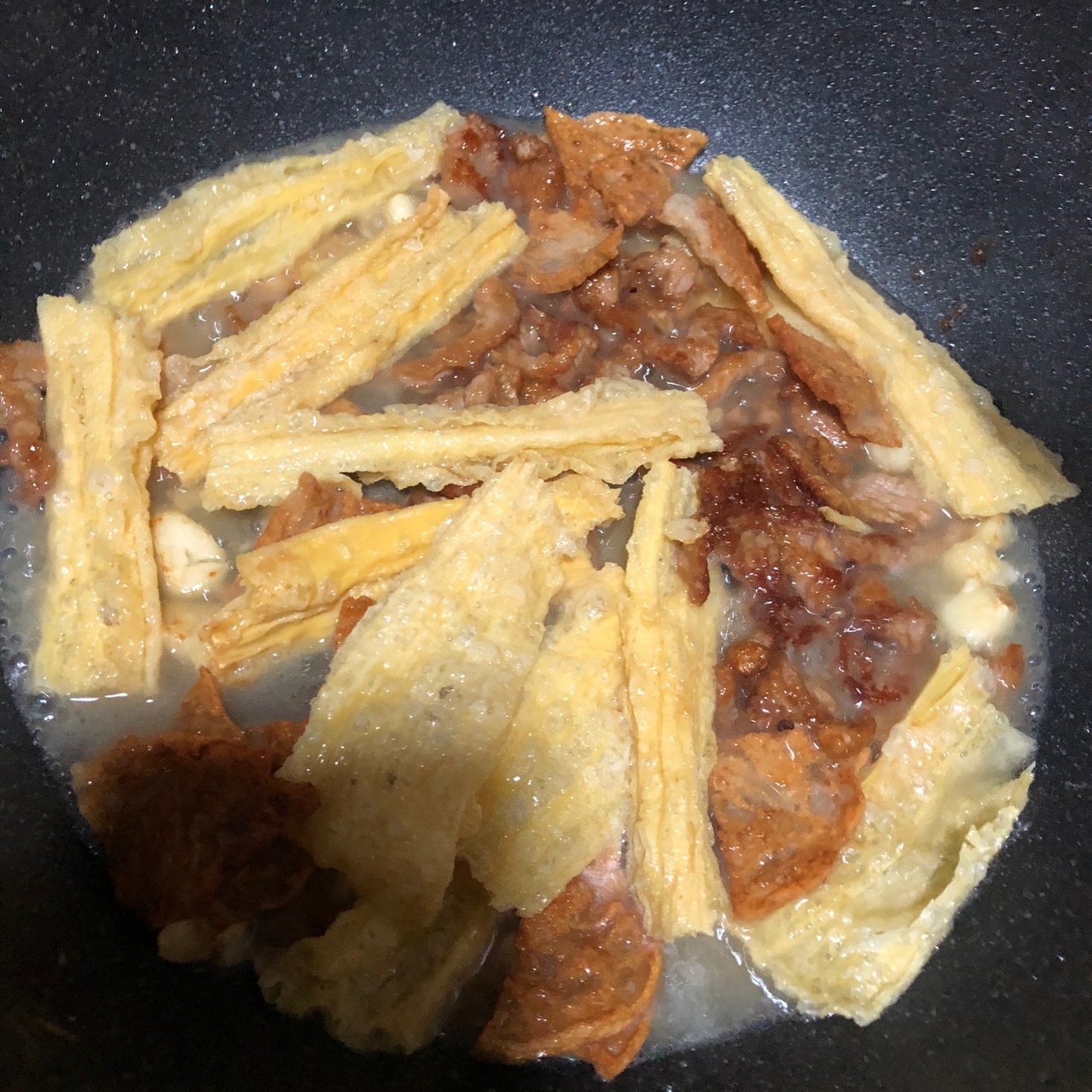 瘦肉炒腐竹肉饼