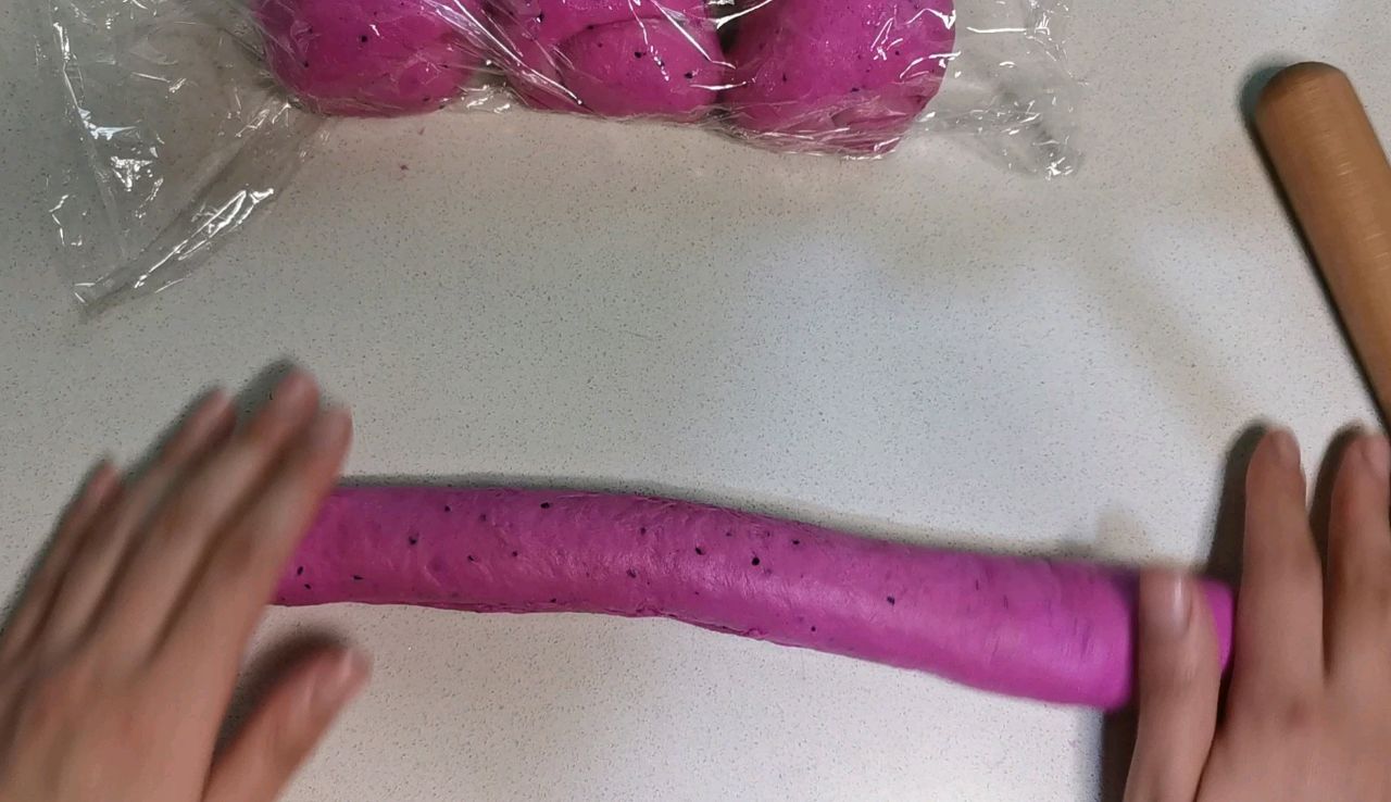 手揉火龙果软欧包