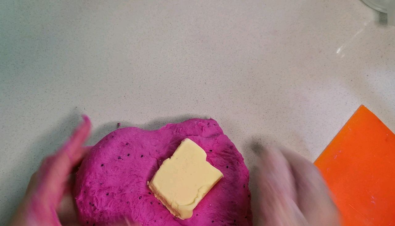 手揉火龙果软欧包
